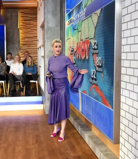 Katy Perry feet photo thumbnail