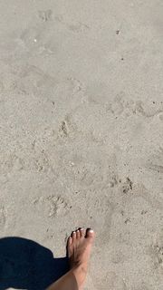 Kino MacGregor feet photo thumbnail