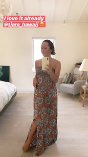 Kino MacGregor feet photo thumbnail