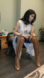 Haifa Wehbe feet photo thumbnail