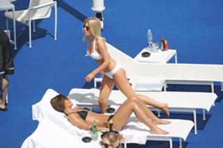 Frankie Bridge feet photo thumbnail