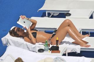 Frankie Bridge feet photo thumbnail
