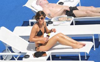 Frankie Bridge feet photo thumbnail