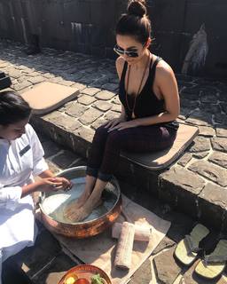 Malaika Arora feet photo thumbnail