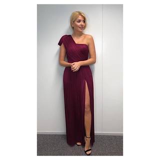 Holly Willoughby feet photo thumbnail