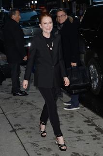 Julianne Moore feet photo thumbnail