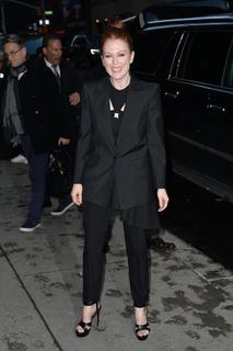 Julianne Moore feet photo thumbnail