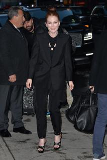 Julianne Moore feet photo thumbnail