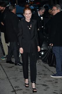 Julianne Moore feet photo thumbnail