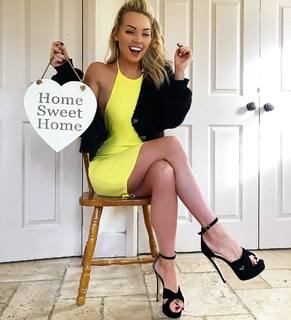 Gabrielle Taylor feet photo thumbnail