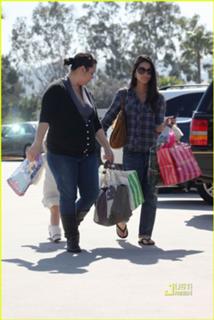 Olivia Munn feet photo thumbnail