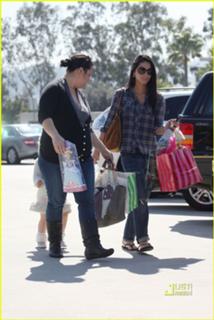 Olivia Munn feet photo thumbnail