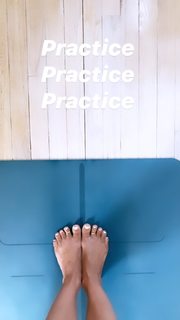 Kino MacGregor feet photo thumbnail