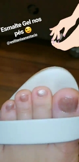 Lívia Andrade feet photo thumbnail