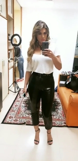 Lívia Andrade feet photo thumbnail