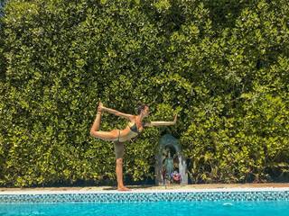 Isis Valverde feet photo thumbnail