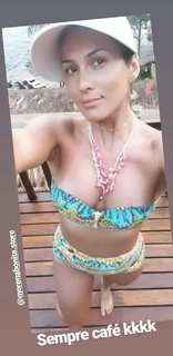 Lívia Andrade feet photo thumbnail
