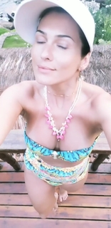 Lívia Andrade feet photo thumbnail