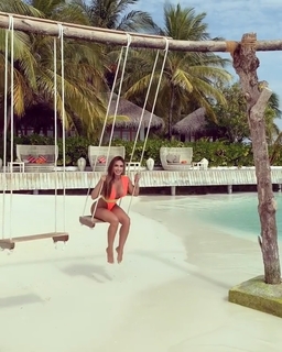Nicole Bahls feet photo thumbnail
