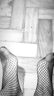 Kéfera Buchmann feet photo thumbnail
