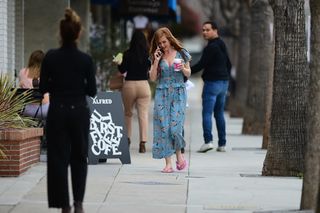 Isla Fisher feet photo thumbnail