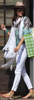 Alessandra Ambrosio feet photo thumbnail