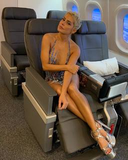Deborah Secco feet photo thumbnail