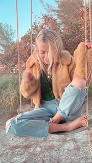 Corinna Kopf feet photo thumbnail