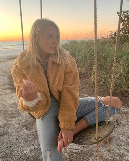 Corinna Kopf feet photo thumbnail
