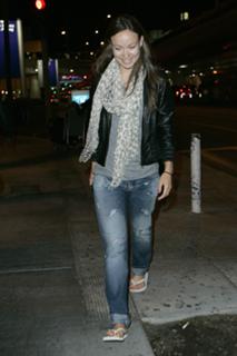 Olivia Wilde feet photo thumbnail