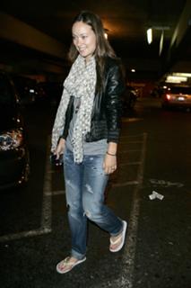 Olivia Wilde feet photo thumbnail