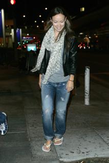 Olivia Wilde feet photo thumbnail