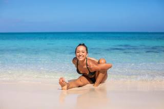 Kino MacGregor feet photo thumbnail