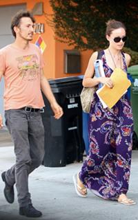Olivia Wilde feet photo thumbnail