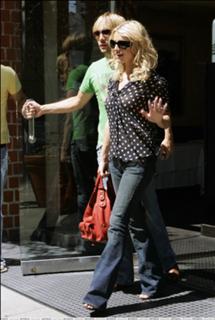 Jessica Simpson feet photo thumbnail