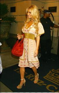 Jessica Simpson feet photo thumbnail