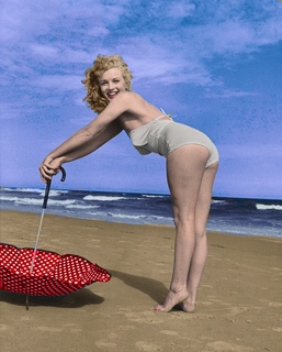 Marilyn Monroe feet photo thumbnail