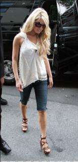 Jessica Simpson feet photo thumbnail