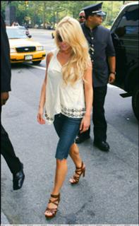 Jessica Simpson feet photo thumbnail