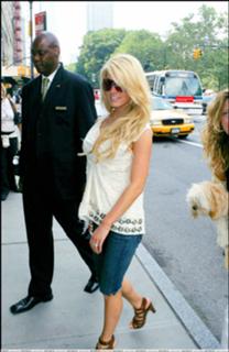 Jessica Simpson feet photo thumbnail