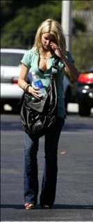 Jessica Simpson feet photo thumbnail