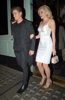 Pixie Lott feet photo thumbnail