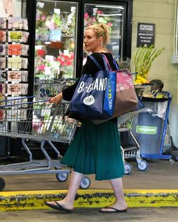 Cameron Diaz feet photo thumbnail
