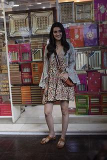 Kriti Sanon feet photo thumbnail