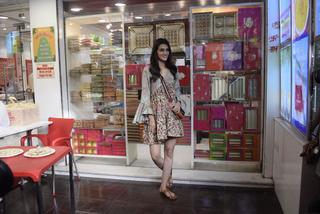 Kriti Sanon feet photo thumbnail