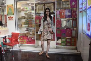Kriti Sanon feet photo thumbnail
