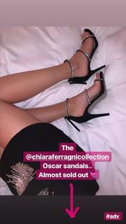 Chiara Ferragni feet photo thumbnail