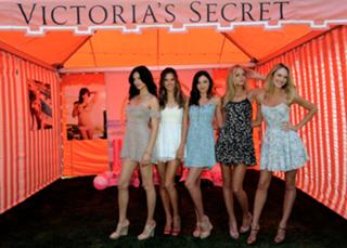 Miranda Kerr feet photo thumbnail