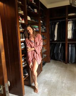 Cindy Crawford feet photo thumbnail