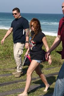 Miley Cyrus feet photo thumbnail